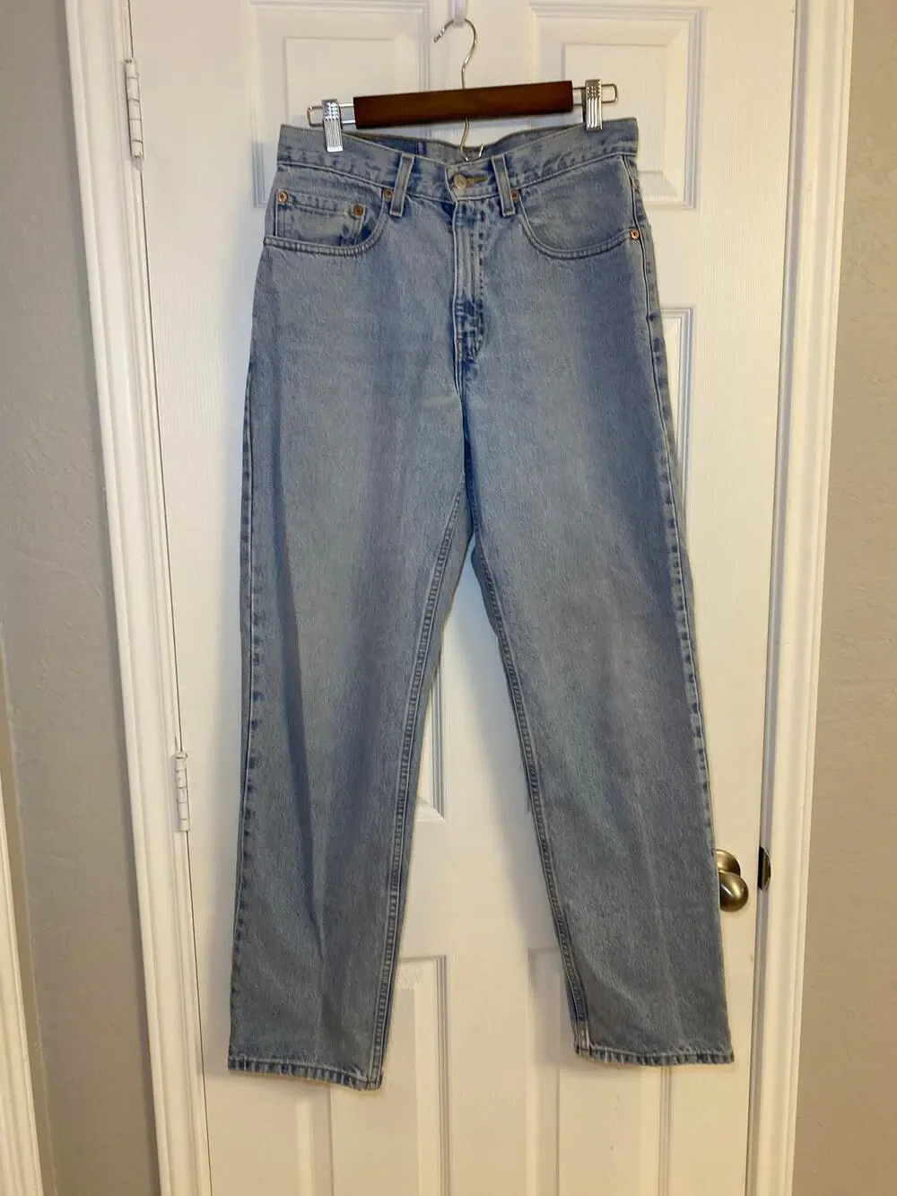 Levi’s 550 Relaxed Fit Tapered Leg Light Wash Denim Jeans 31x32
